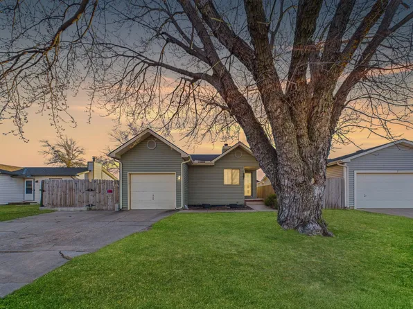 907 E Idlewild Dr, Wichita, KS 67216