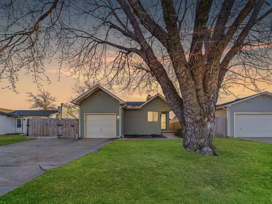 907 E Idlewild Dr, Wichita, KS 67216