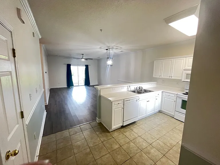 208 Castle Dr #1372 — Photo 9