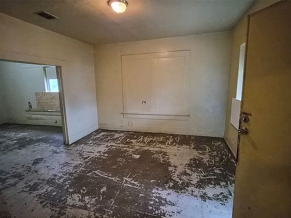 3rd image of 2922 Judson St