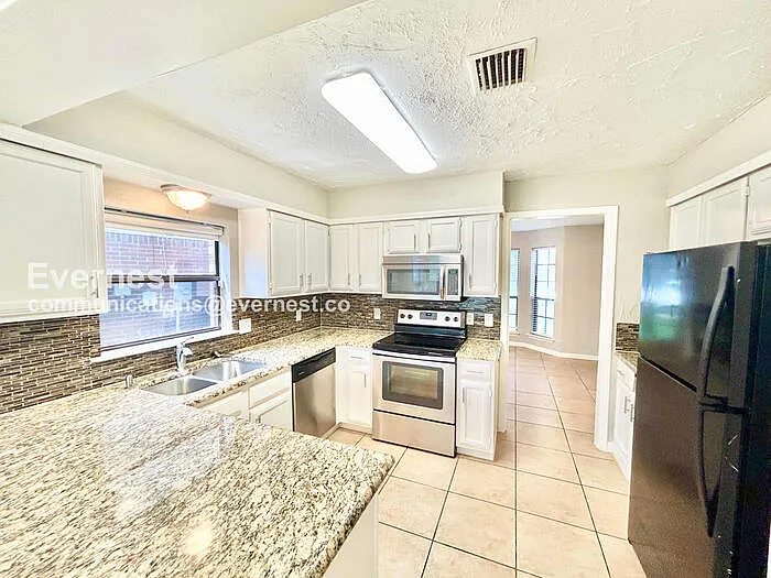 Building Photo - 1404 Ardmore Dr