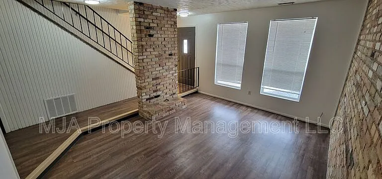 1165 Edgewood Dr #4 — Photo 3
