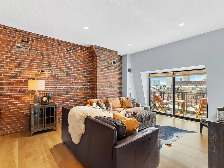 28 Atlantic Ave #618 — Photo 2