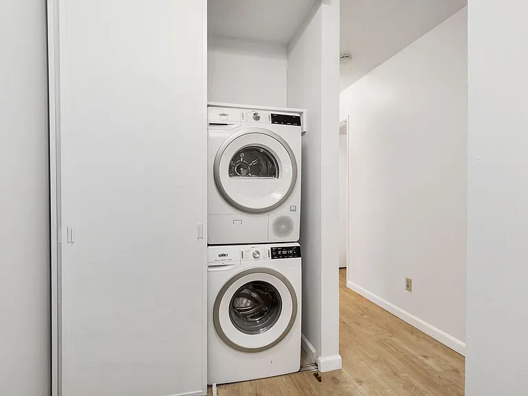 The Willis Apartments — Photo 35