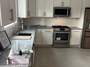 113 Maple St UNIT B, Easthampton, MA 01027