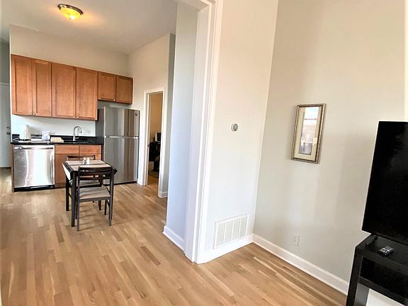 4th image of 1512 W Erie St APT 3F