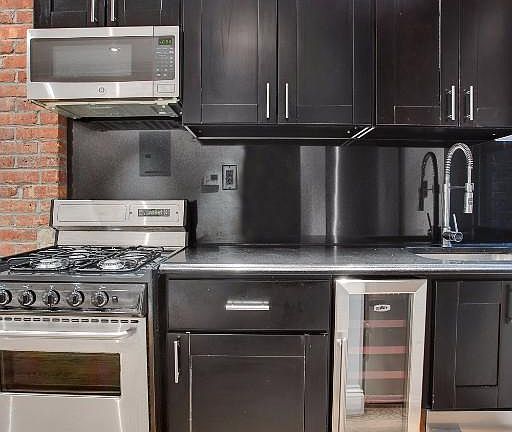 3rd image of 436 W 52nd St #R7c