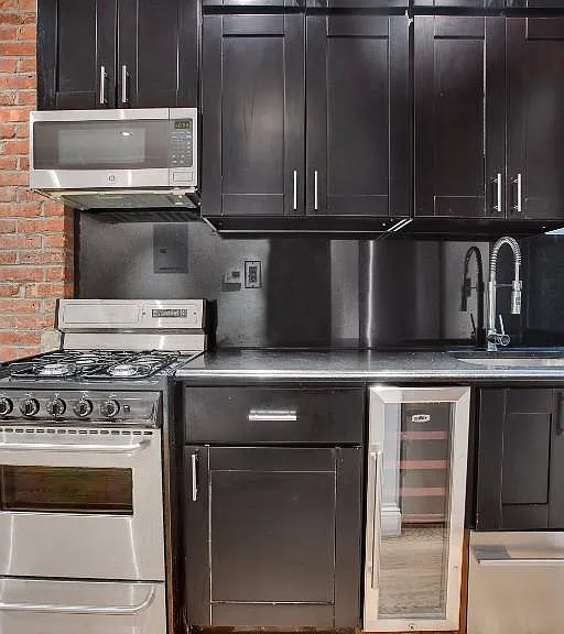 436 W 52nd St #7C — Photo 2