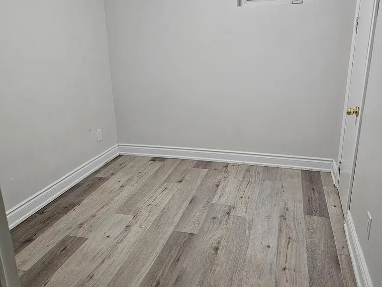 672 Jane St #LOWER LEVEL — Photo 9