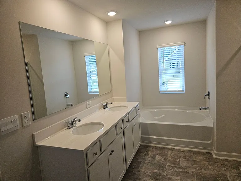 306 Thompson Ridge Ln — Photo 10