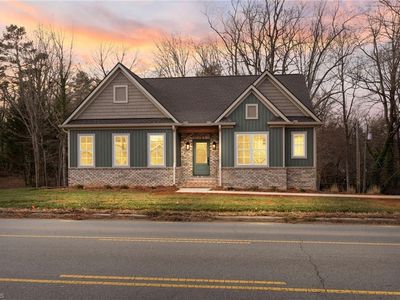 194 N Peace Haven Rd, Winston Salem, NC, 27104