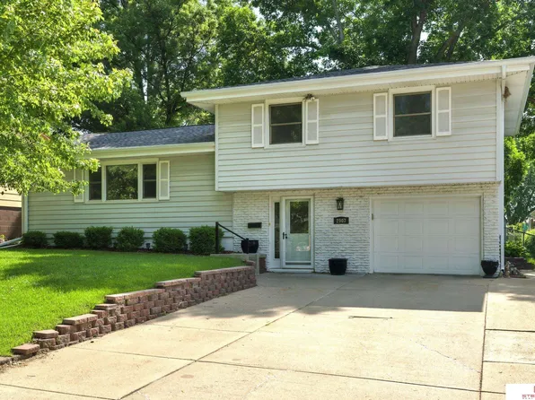 2907 S 137th St, Omaha, NE 68144