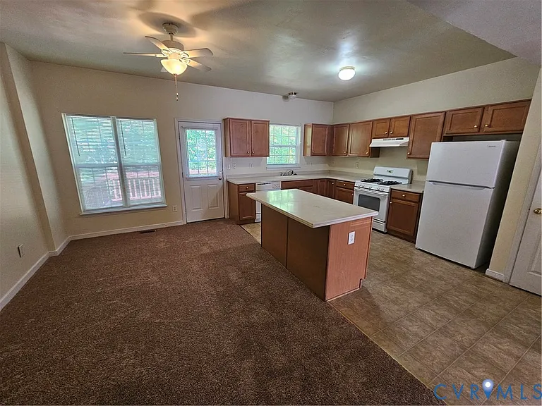 8722 Springwater Dr — Photo 5