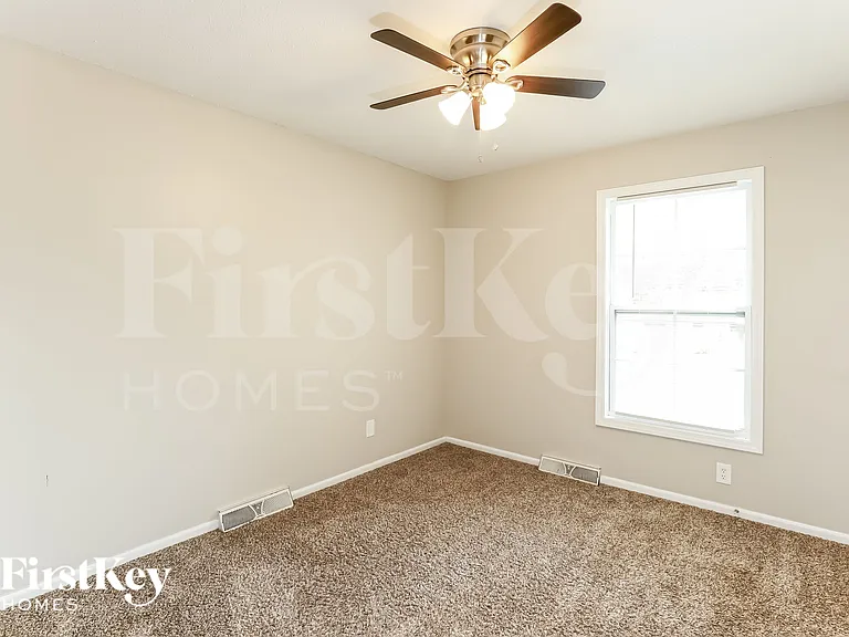 5905 NW Whispering Oaks Ln — Photo 15