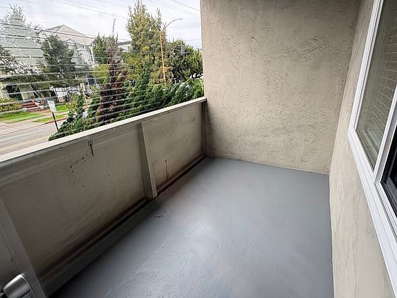 3rd image of 1330 Sacramento St #13