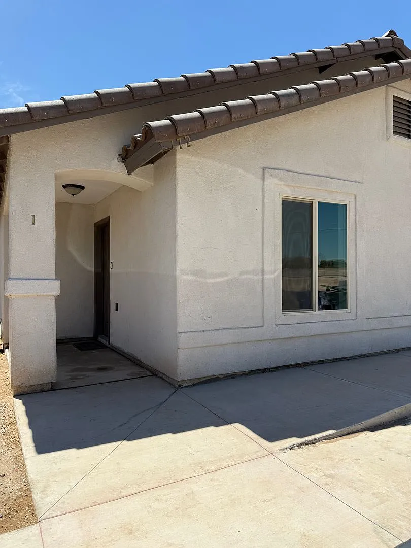 172 N 5th Ave — Photo 1