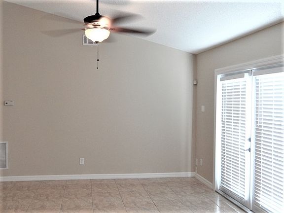4th image of 303 N Cervidae Dr