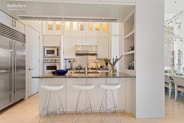 Rented by Sotheby's International Realty | media 44