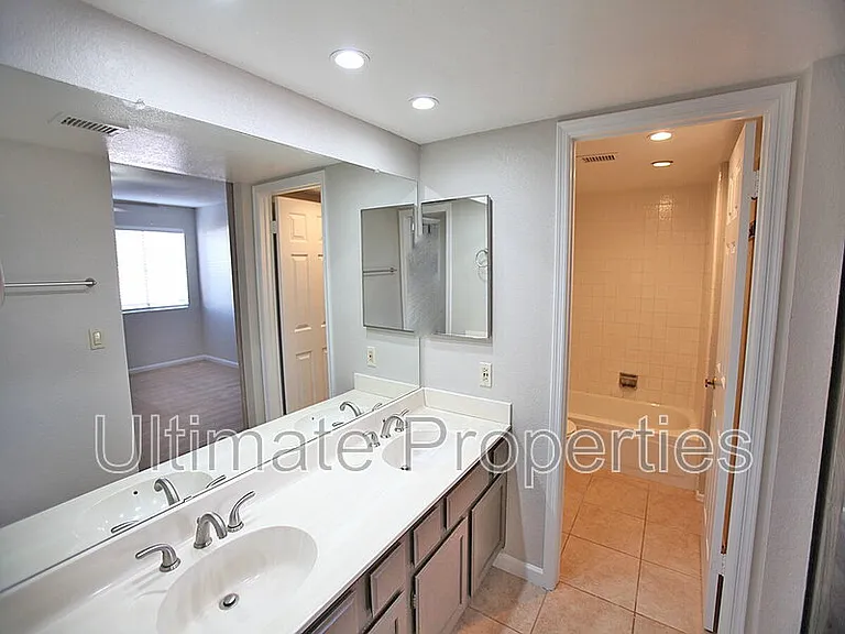 10853 E Yucca St — Photo 5