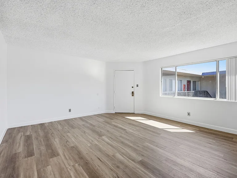 540 W Channel Islands Blvd #5 — Photo 13