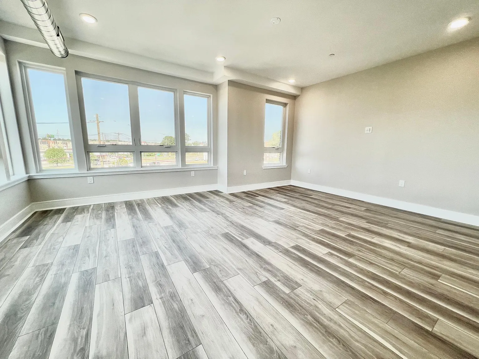 3202 Capri Dr — Photo 3