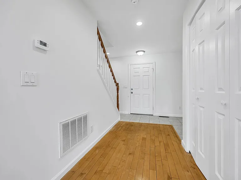 1541 Monmouth Ave #A — Photo 5