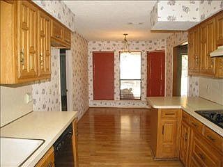 4th image of 1111 Rocky Brook Dr