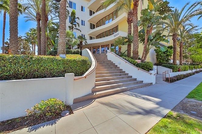 Crescent Walk Entrance