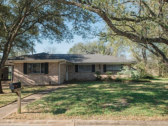 2nd image of 1504 Laura Ln
