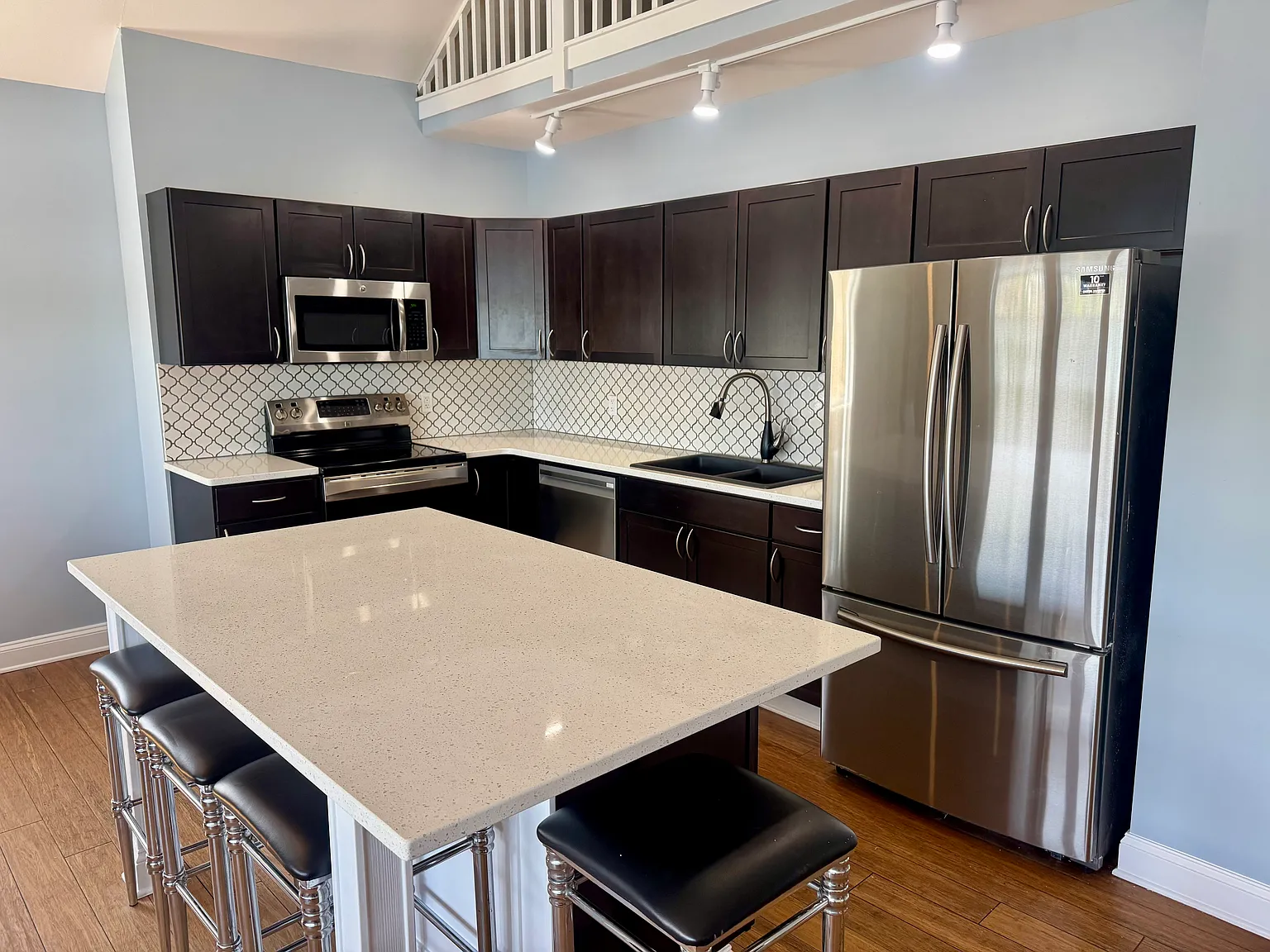 4 bed, 2000 sqft, $3,950 — Photo 4