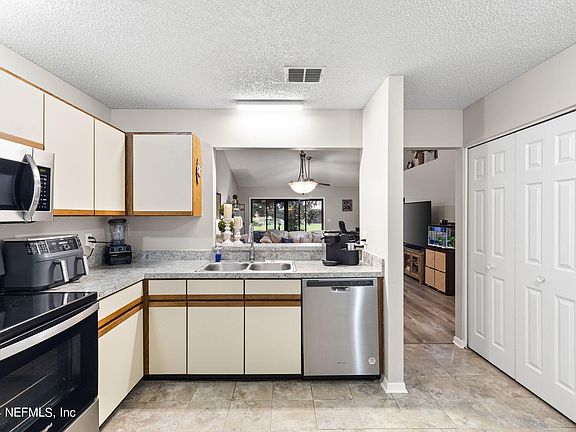 5th image of 7610 BAYMEADOWS Circle W #102