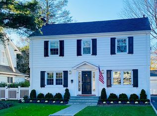 34 Kensington Rd, Garden City, NY 11530