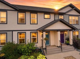 14 NW Hawthorn Pl, Sylvan Lake, AB T4S 0R8