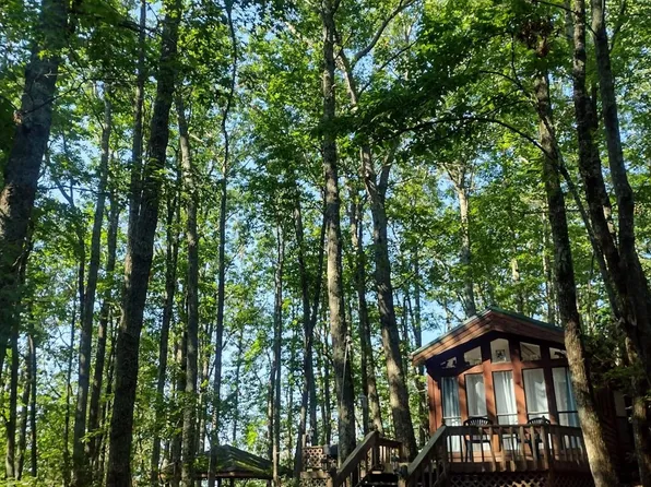 128 Overlook Dr, Spruce Pine, NC 28777