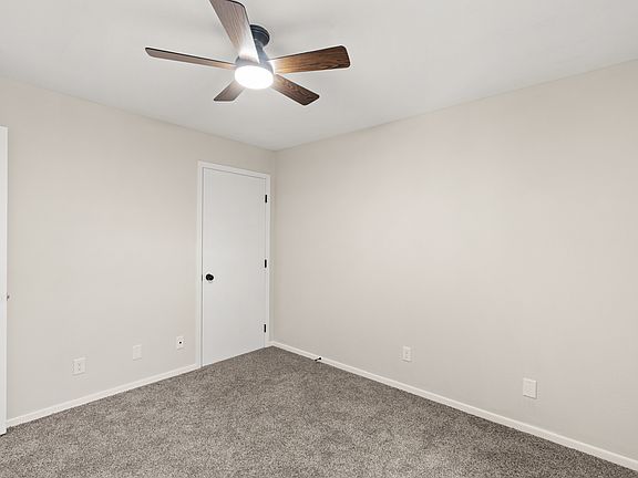 5th image of 428 Stonehaven Dr #13