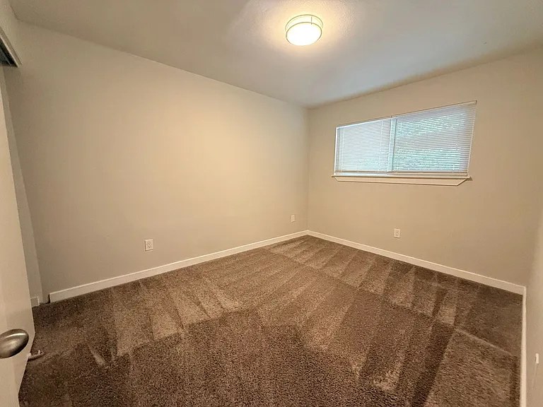 39th Ave Flats — Photo 18