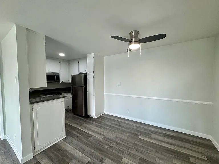 La Vannessa Apartments — Photo 13