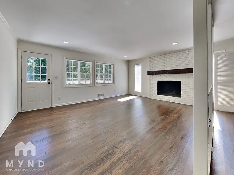 305 Franklin Rd — Photo 6