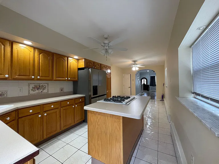 2444 E Huntingdon St — Photo 8