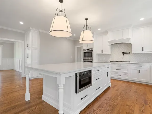 4 Lorenzo Dr, Southborough, MA 01772