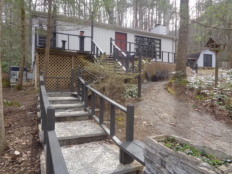 147 Lail Ln — Photo 5