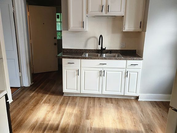 3rd image of 11716 Parkhill Ave #Up