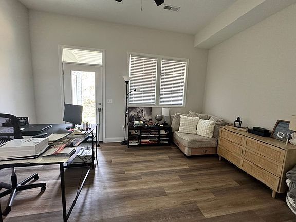 5th image of 4-29 Bristol Ln #21