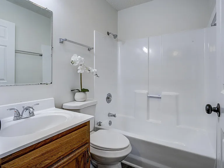 714 N North St — Photo 30