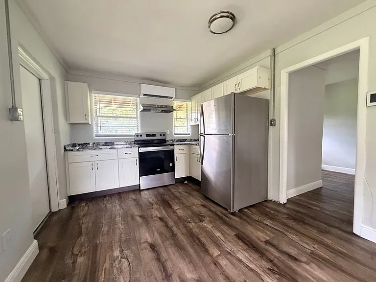 16210 Wallace St — Photo 3