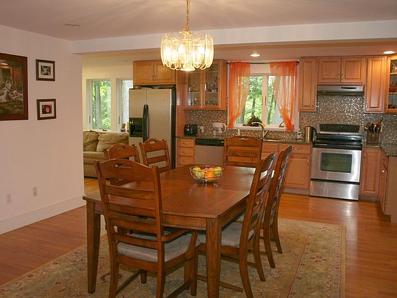 5th image of 122 Lake Kitchawan Dr