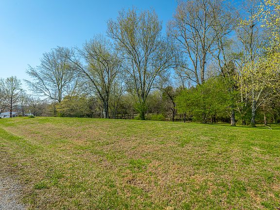 4th image of 266 Lenore Ln