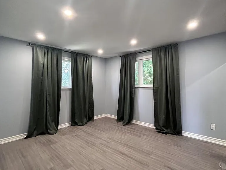 795 Pam Cres — Photo 11