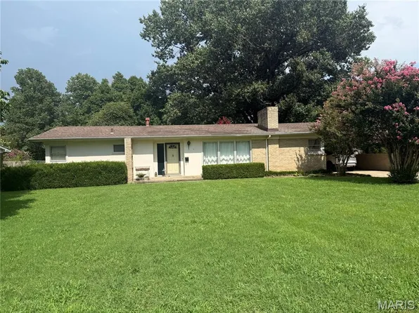 920 Hawthorn Dr, Sikeston, MO 63801