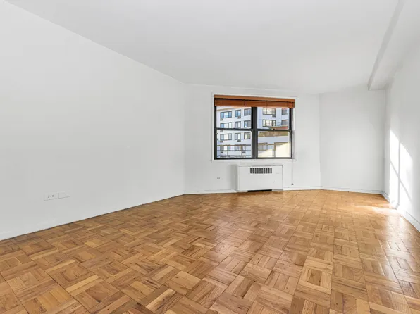 301 East 48th Street image 9 of 17